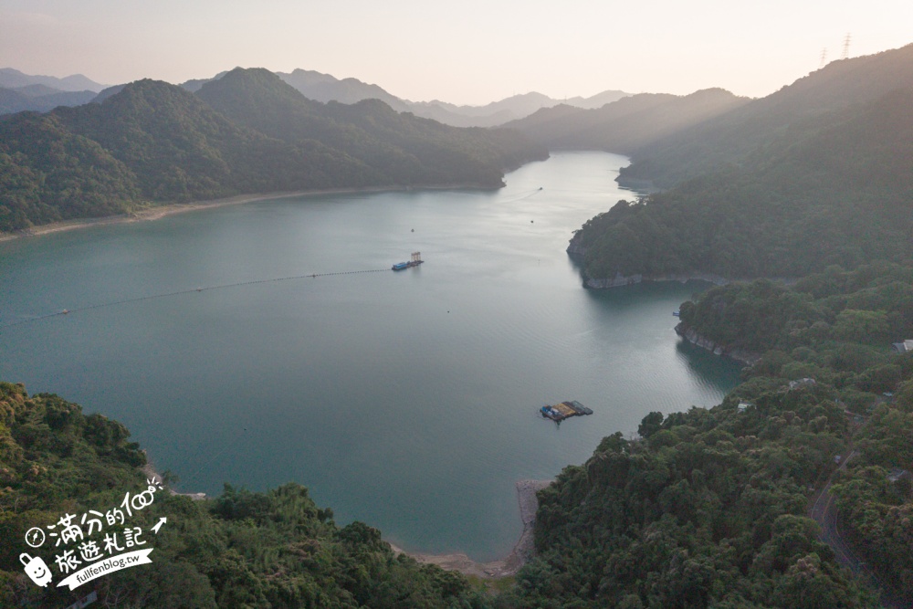 桃園【水漾石門景觀餐廳】大溪水庫湖景第一排景觀咖啡.免收服務費.坐在玻璃屋用餐仙氣十足!