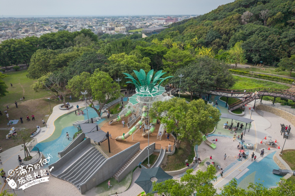 台中【谷溜遊戲場】清水巨無霸鳳梨遊戲場.集結34條溜滑梯.親子同行玩到不想回家!