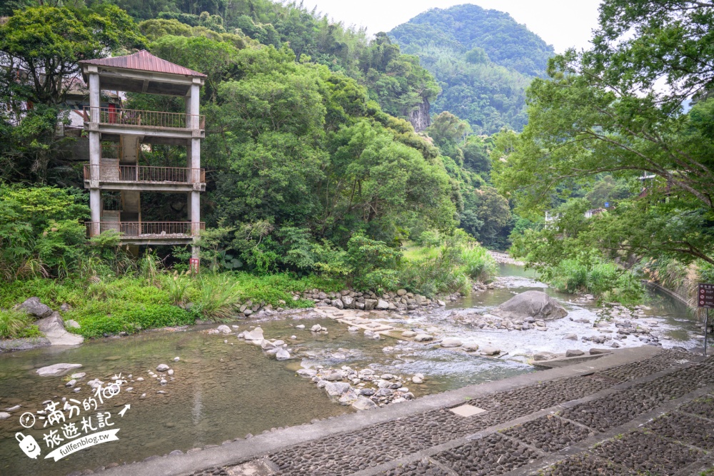 桃園【宇內溪溫泉戲水區】唯一公告合法開放的溪流戲水區,50元銅板價還能順遊小烏來天空步道!