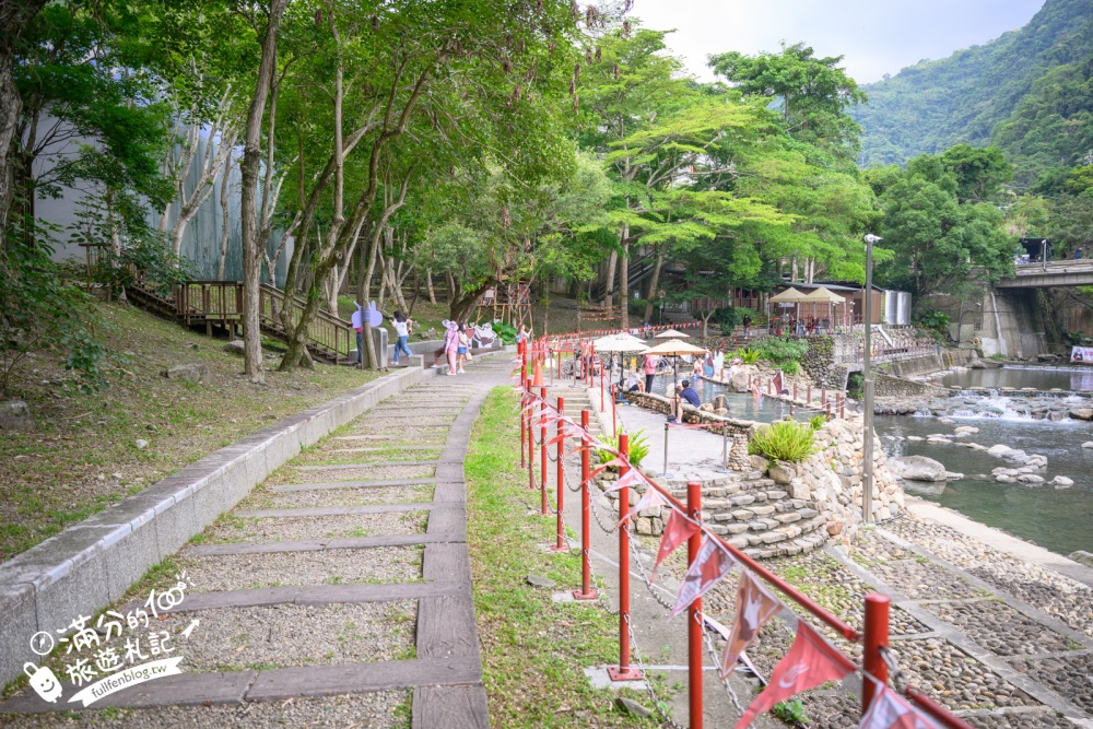 桃園【宇內溪溫泉戲水區】唯一公告合法開放的溪流戲水區,50元銅板價還能順遊小烏來天空步道!