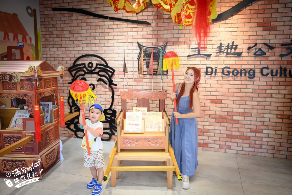 桃園景點【土地公文化館】桃園免門票觀光工廠.親子景點.互動小遊戲,歌仔戲服體驗~挑戰傳統戲曲!