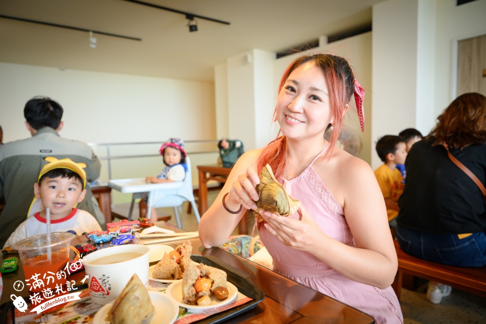 北海岸美食【劉家肉粽富基店】吹冷氣看海吃肉粽超享受,玩新北石門指定必吃十八王公肉粽旗艦店!
