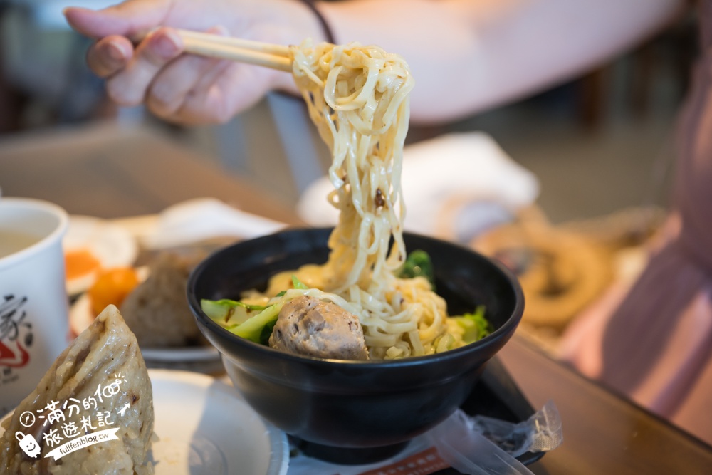 北海岸美食【劉家肉粽富基店】吹冷氣看海吃肉粽超享受,玩新北石門指定必吃十八王公肉粽旗艦店!