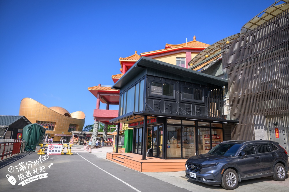 新北【金山財神廟】最新巨無霸元寶咖啡館.來與財神喝咖啡.生意人必訪.全台最靈驗的財神廟! 新北【金山財神廟】最新巨無霸元寶咖啡館.來與財神喝咖啡.生意人必訪.全台最靈驗的財神廟!