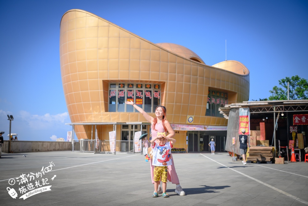 新北【金山財神廟】最新巨無霸元寶咖啡館.來與財神喝咖啡.生意人必訪.全台最靈驗的財神廟! 新北【金山財神廟】最新巨無霸元寶咖啡館.來與財神喝咖啡.生意人必訪.全台最靈驗的財神廟!