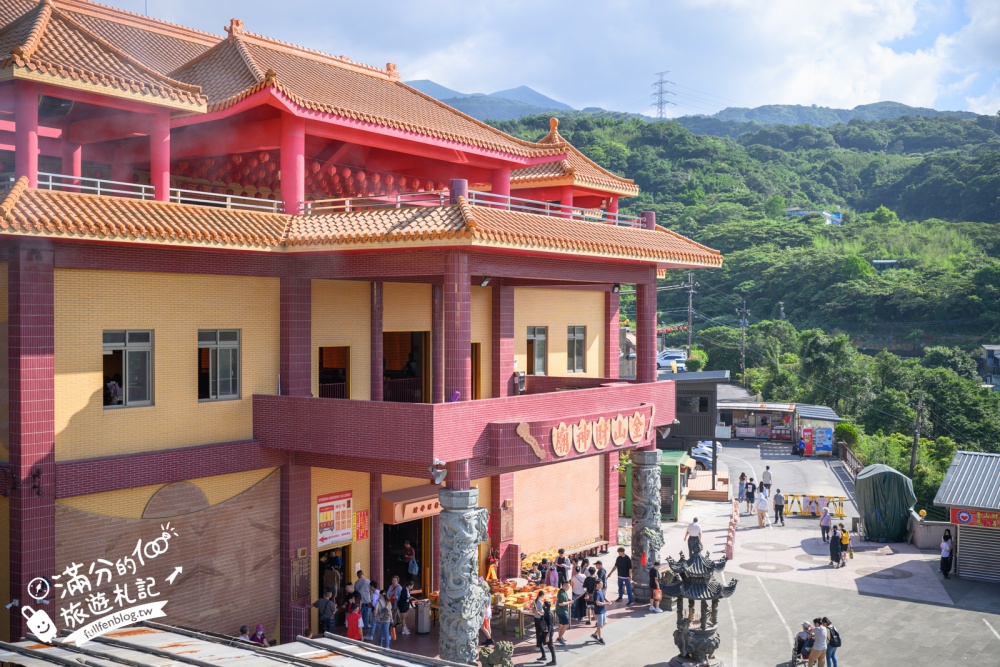 新北【金山財神廟】最新巨無霸元寶咖啡館.來與財神喝咖啡.生意人必訪.全台最靈驗的財神廟! 新北【金山財神廟】最新巨無霸元寶咖啡館.來與財神喝咖啡.生意人必訪.全台最靈驗的財神廟!