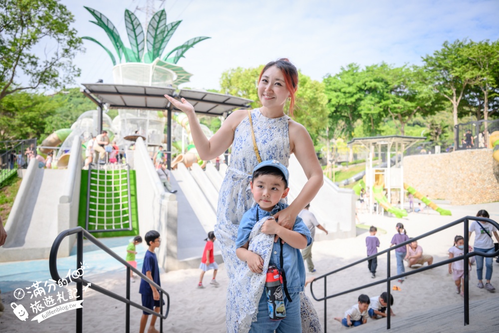台中【谷溜遊戲場】清水巨無霸鳳梨遊戲場.集結34條溜滑梯.親子同行玩到不想回家!