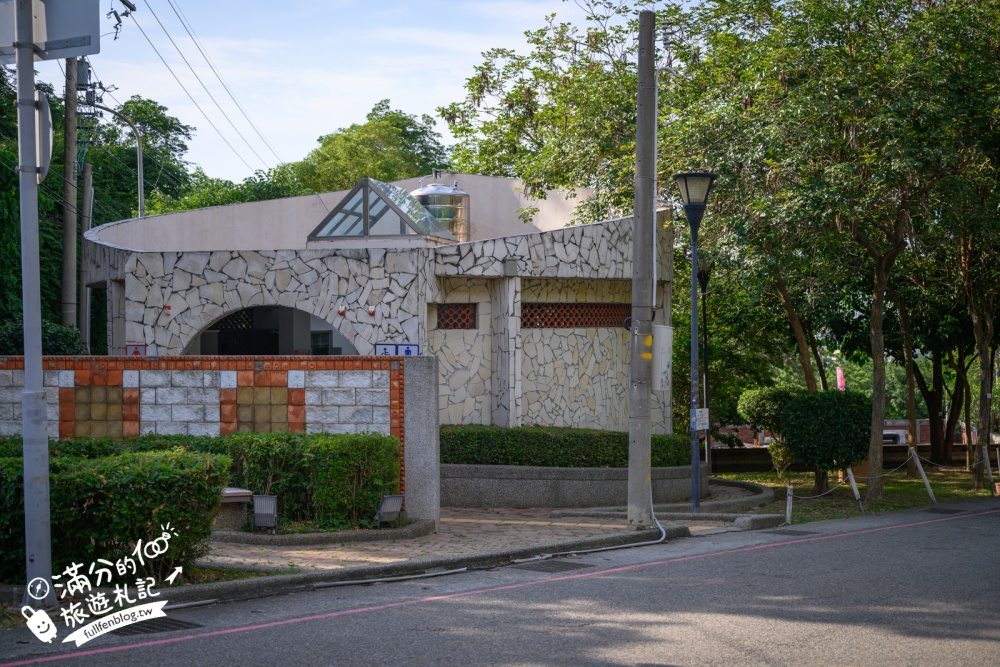 台中【谷溜遊戲場】清水巨無霸鳳梨遊戲場.集結34條溜滑梯.親子同行玩到不想回家!