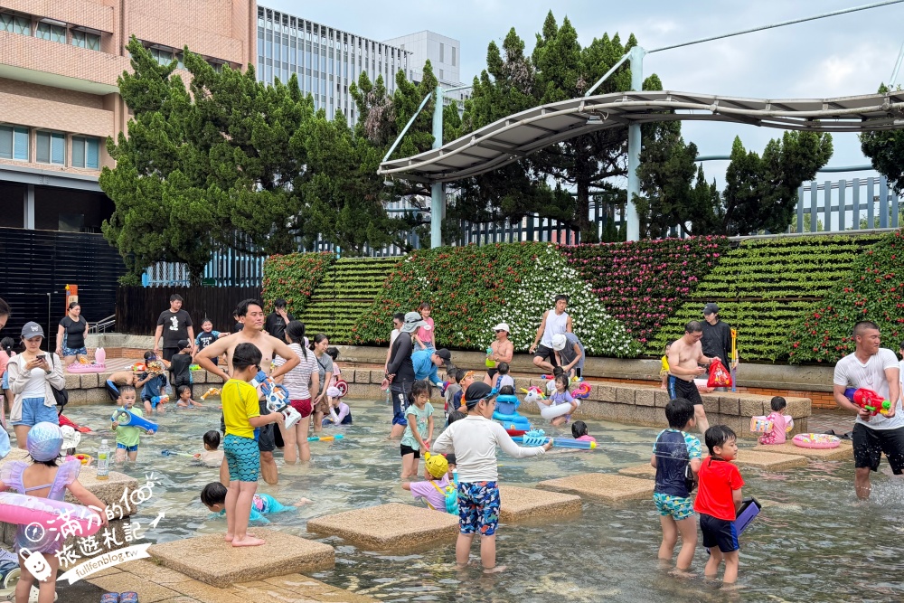 台北【自來水園區】公館最省心玩水勝地,門票只要銅板價,免穿泳裝泳帽輕鬆玩水,爸媽不崩潰遛娃基地!