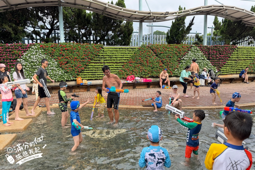 台北【自來水園區】公館最省心玩水勝地,門票只要銅板價,免穿泳裝泳帽輕鬆玩水,爸媽不崩潰遛娃基地!