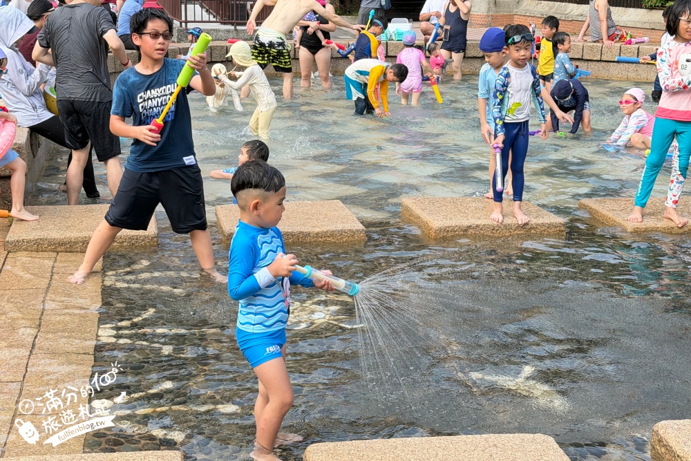 台北【自來水園區】公館最省心玩水勝地,門票只要銅板價,免穿泳裝泳帽輕鬆玩水,爸媽不崩潰遛娃基地!