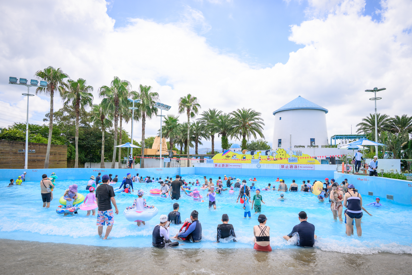 【六福村水樂園】新竹縣全新史努比主題水樂園.12項人氣玩水設施,漂漂河.小海浪.高空滑水道挑戰刺激.適合全年齡層的水樂園! @滿分的旅遊札記