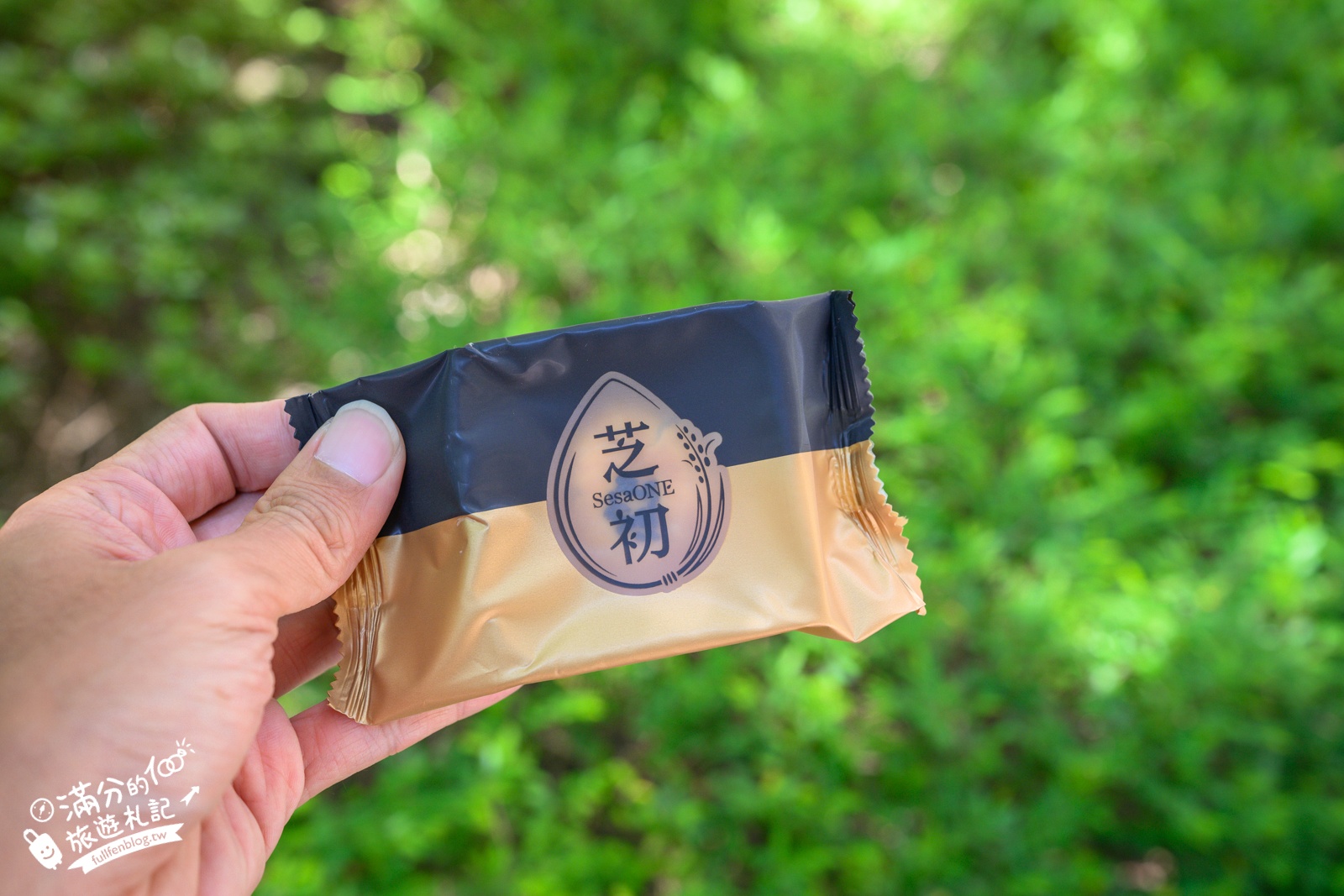 中秋送禮天花板【芝初8倍細黑芝麻Q潤蛋黃酥禮盒】實吃開箱!華麗黑金尊榮.大人小孩吃過都喜愛!
