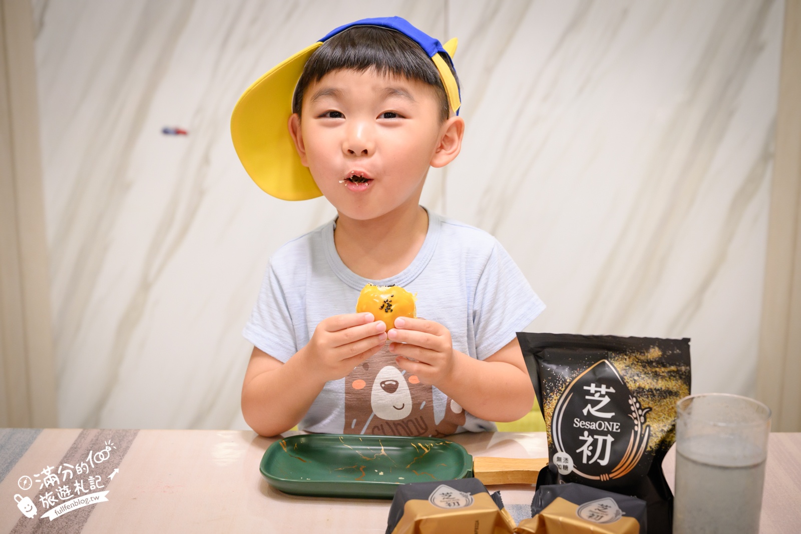 中秋送禮天花板【芝初8倍細黑芝麻Q潤蛋黃酥禮盒】實吃開箱!華麗黑金尊榮.大人小孩吃過都喜愛!
