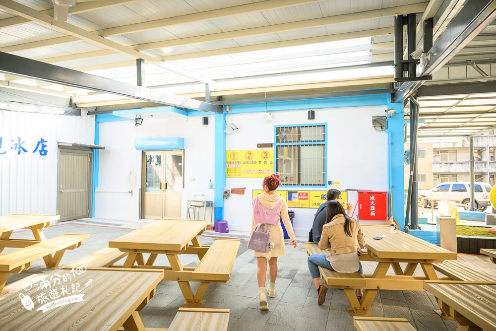 大觀冰店｜座位區與山景