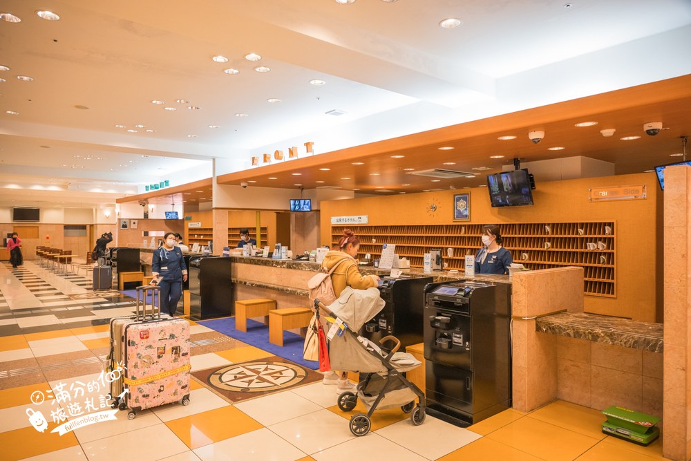 東橫inn中部國際空港1號店｜大廳環境與寄物櫃