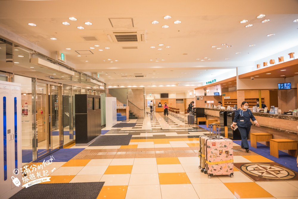 東橫inn中部國際空港1號店｜大廳環境與寄物櫃