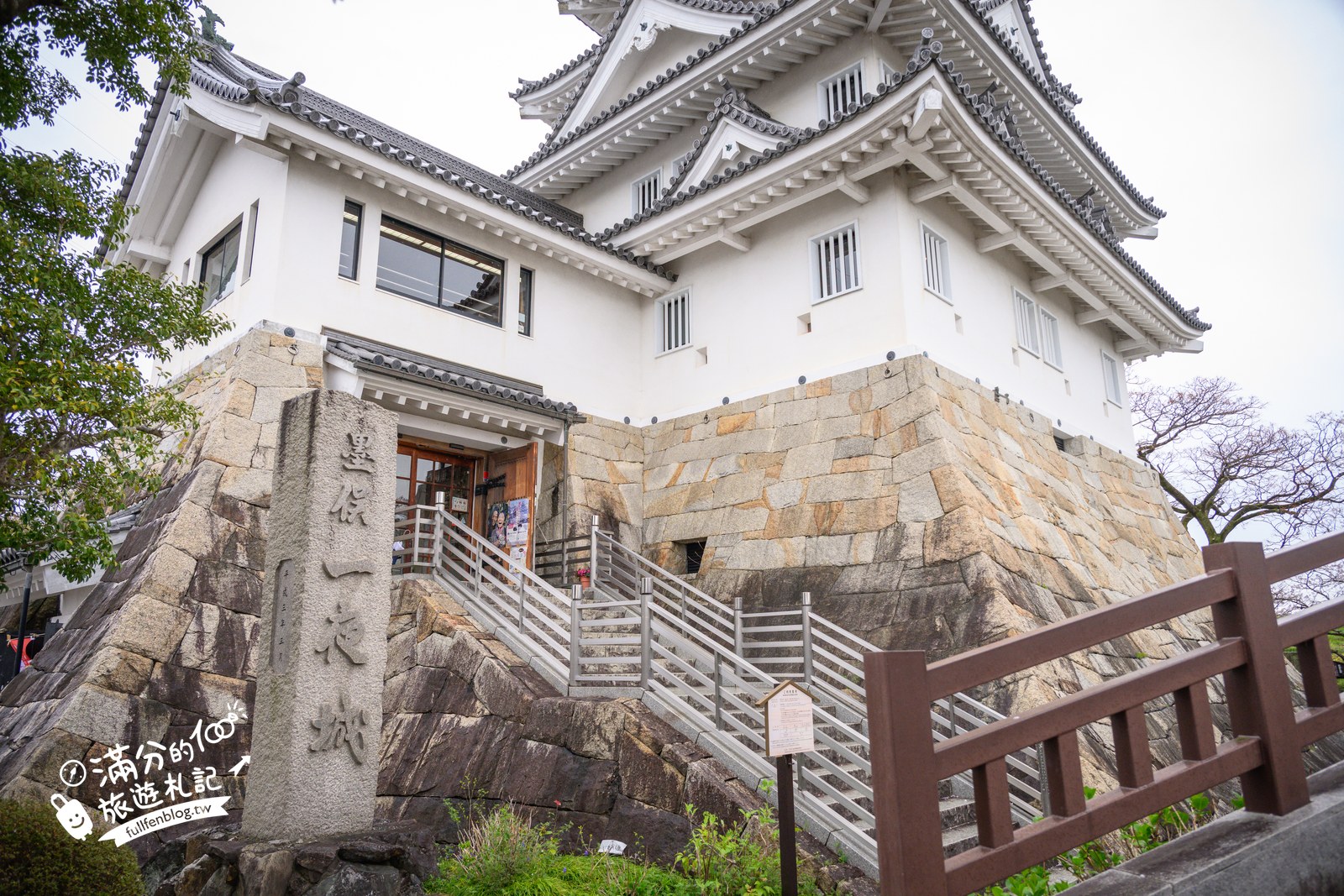 日本岐阜【墨俣一夜城址公園】免費賞櫻、登天守看櫻花隧道，交通門票一次看!