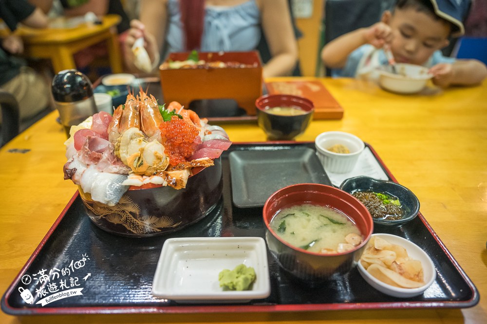 魚屋直營食堂｜魚屋直営食堂 魚まる（小禄本店）｜親子用餐現場
