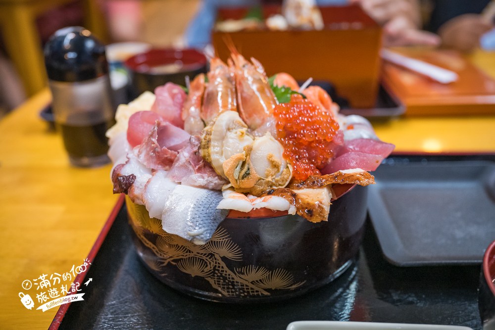 魚屋直營食堂｜魚屋直営食堂 魚まる（小禄本店）｜海鮮丼與鰻魚飯