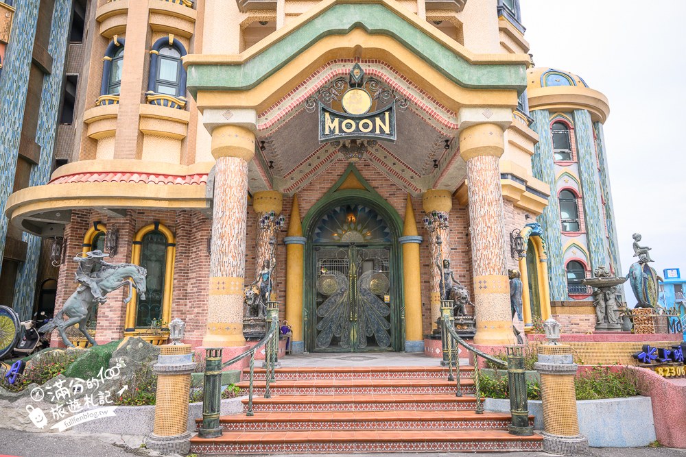 水上明月海景旅店｜七星潭水上明月海景渡假旅店｜城堡外觀與海浪船身彩繪牆