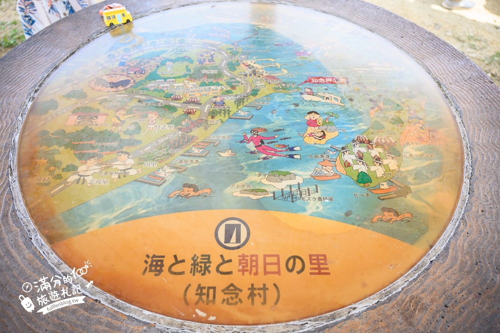 知念岬｜鏡面雕塑與草地廣場