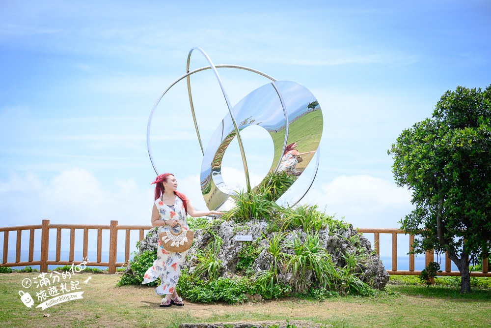 知念岬｜鏡面雕塑與草地廣場