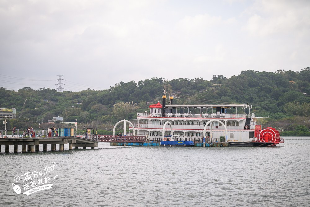 關渡碼頭貨櫃市集｜二樓戶外座位看關渡大橋