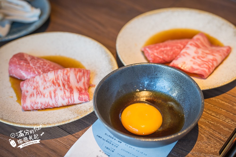 琉球的牛|焼肉 琉球の牛 北谷|蛋液搭配與桌邊畫面 琉球的牛|焼肉 琉球の牛 北谷|蛋液搭配與桌邊畫面