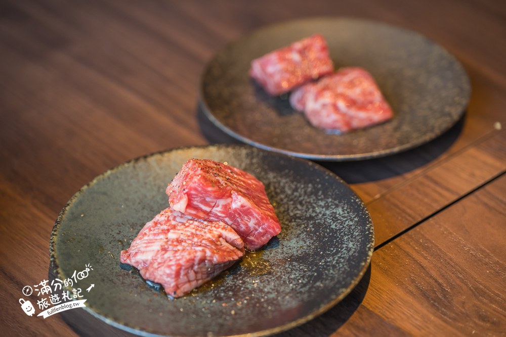 琉球的牛|焼肉 琉球の牛 北谷|蛋液搭配與桌邊畫面 琉球的牛|焼肉 琉球の牛 北谷|蛋液搭配與桌邊畫面