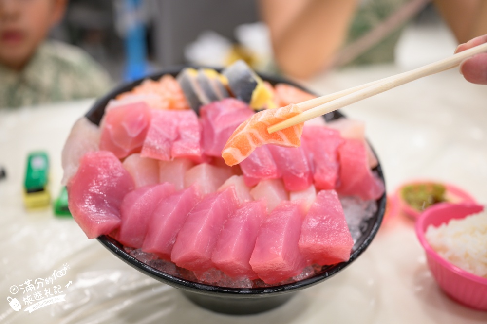 墾丁海鮮餐廳【墾丁輝哥生魚片】40片只要200元！厚切生魚片、現撈海鮮與免費專屬停車場!