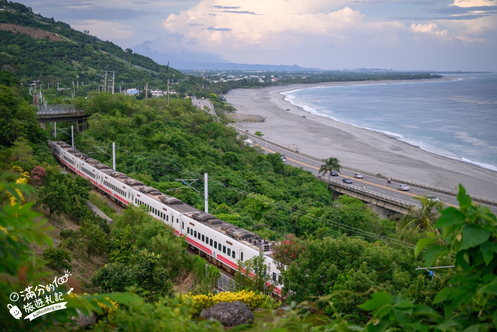 台東【太麻里華源曙光觀景台】免費看海秘境！日出、火車與月牙灣海岸線一次收錄