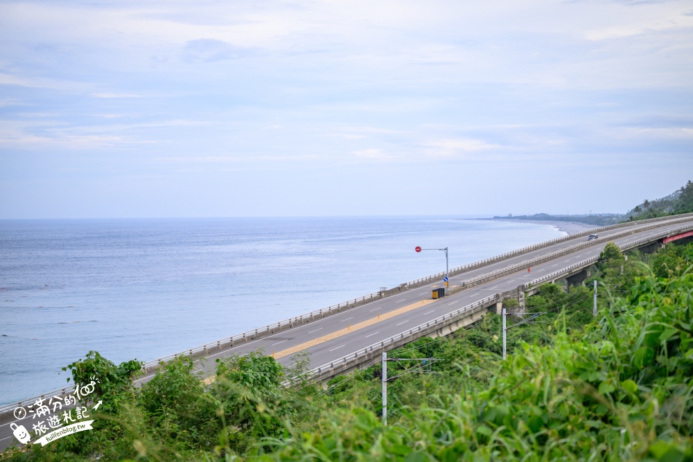 台東【太麻里華源曙光觀景台】免費看海秘境！日出、火車與月牙灣海岸線一次收錄