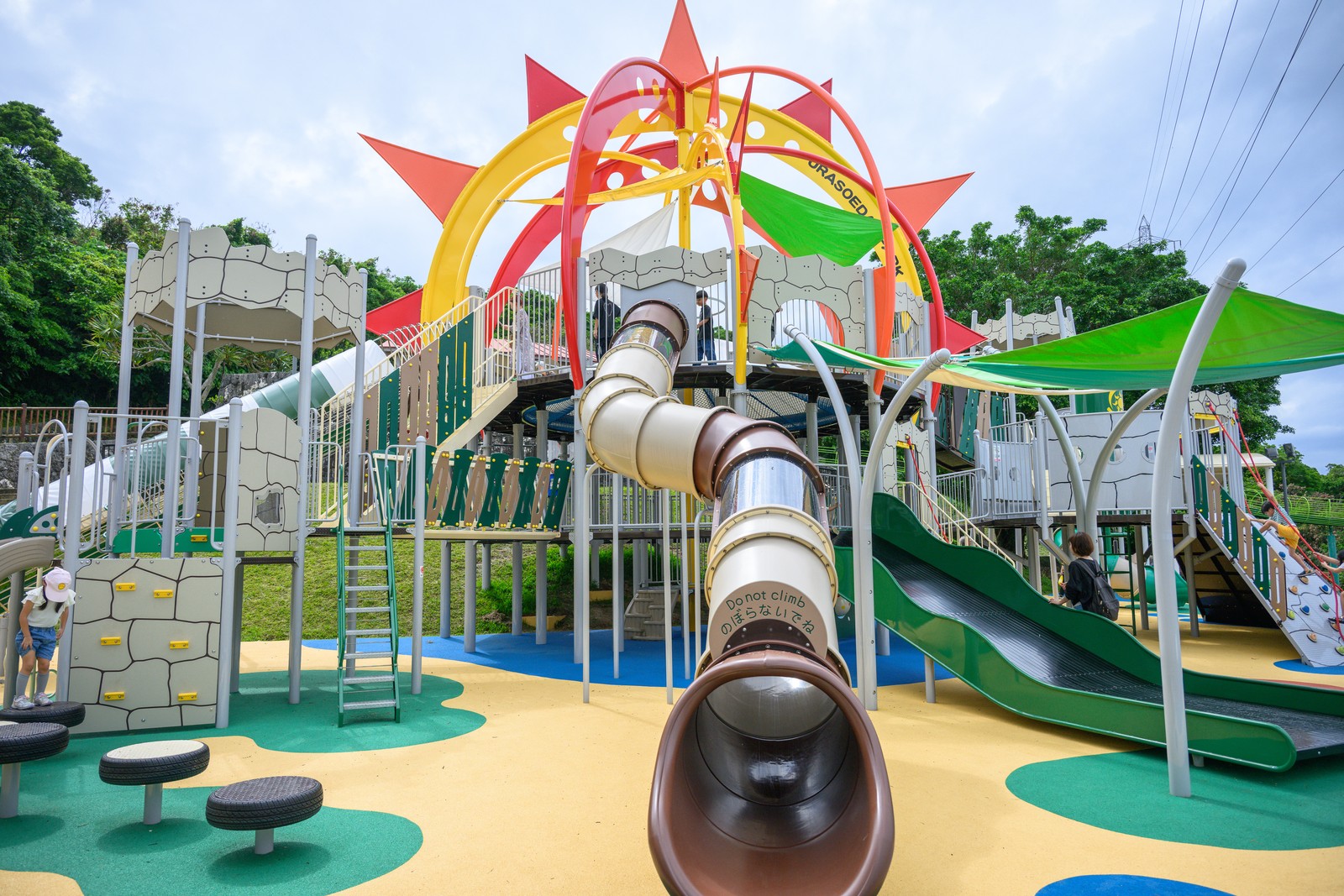 浦添【浦添大公園】免費親子景點.90公尺滾輪溜滑梯&大型遊具!