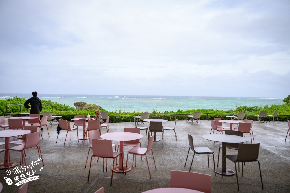 【沖繩BANTA CAFE】坐在懸崖上看海！星野集團打造日本最大級海景咖啡廳，4大座位區、菜單、交通與停車攻略