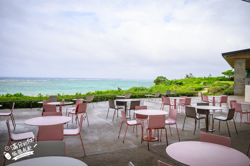 【沖繩BANTA CAFE】坐在懸崖上看海！星野集團打造日本最大級海景咖啡廳，4大座位區、菜單、交通與停車攻略