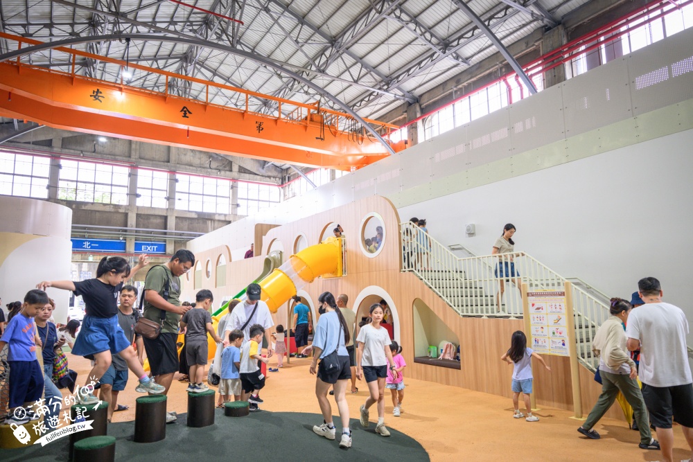 【2026高雄親子遊樂園區】全台最大半室內免費樂園，超過30項親子遊具、戲水廣場，交通停車&玩樂攻略！