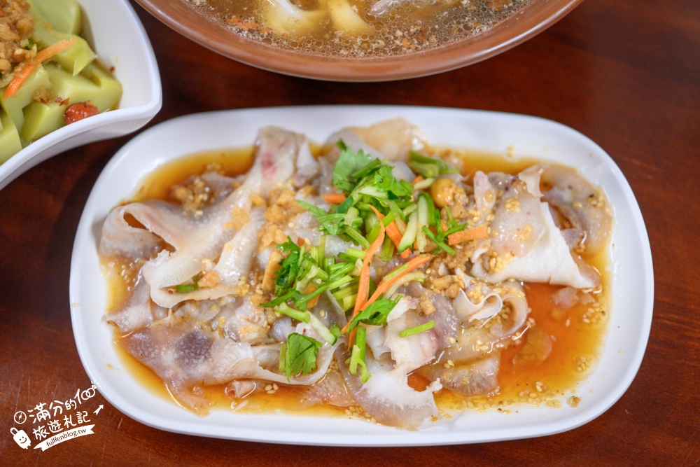 桃園【國旗屋米干店】雙十國慶必訪！龍岡忠貞市場旗海地標，人氣美味米干吃進眷村的故事！