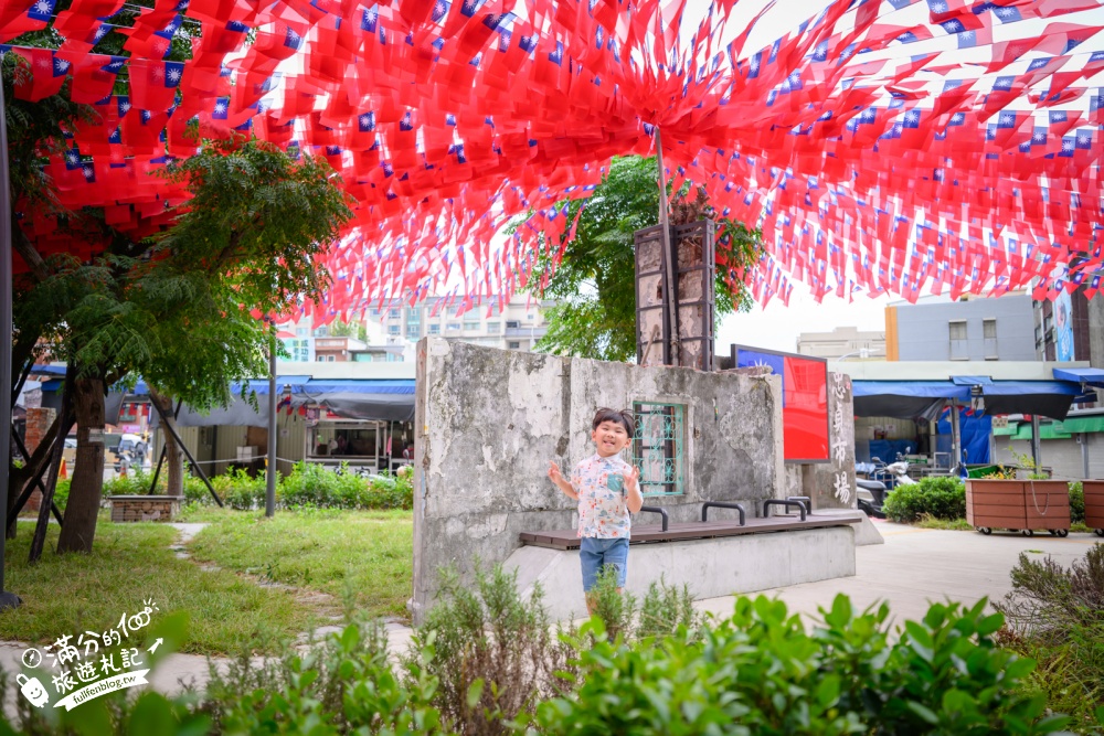 桃園【國旗屋米干店】雙十國慶必訪！龍岡忠貞市場旗海地標，人氣美味米干吃進眷村的故事！