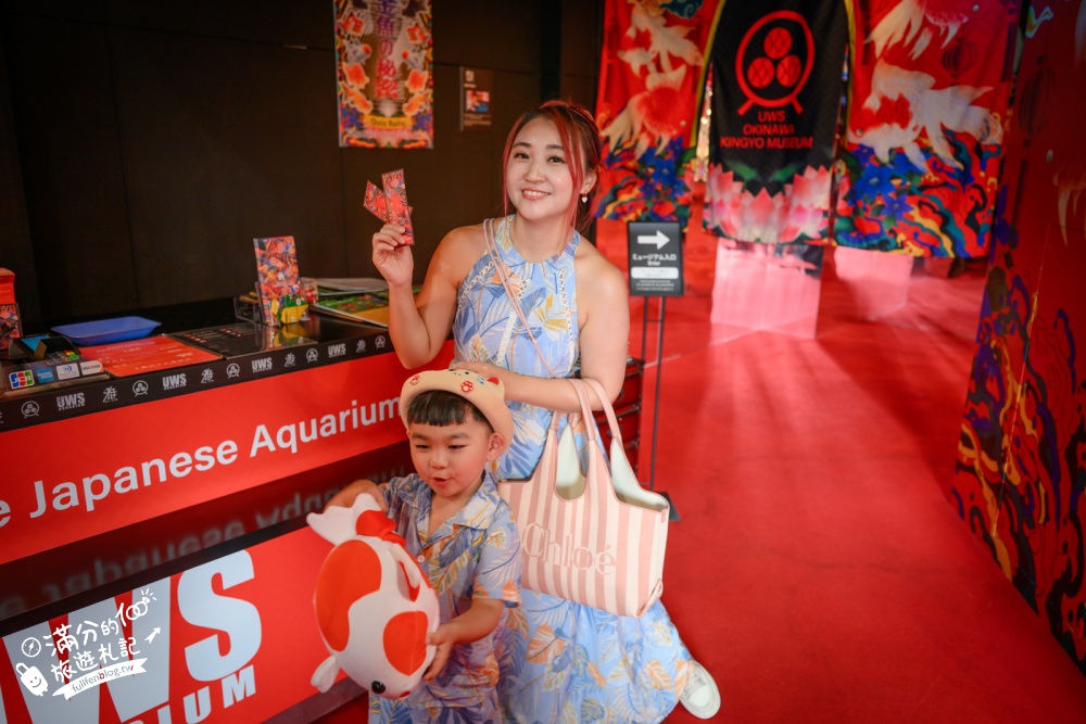 【2026沖繩金魚博物館】OKINAWA KINGYO MUSEUM，8大夢幻金魚藝術展區、門票交通資訊！ASHIBINAA Outlet室內景點