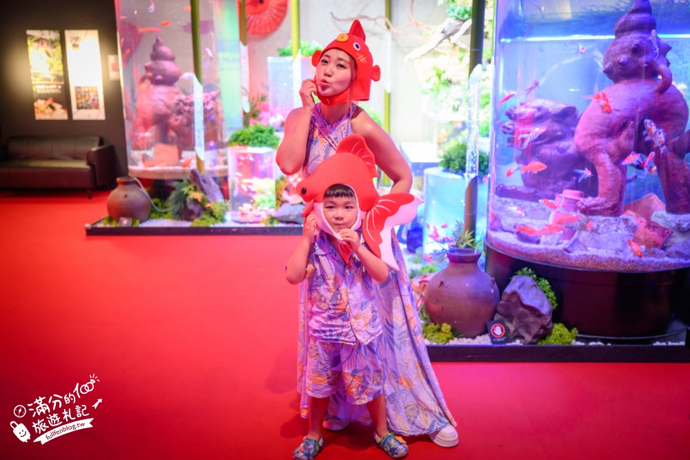 【2026沖繩金魚博物館】OKINAWA KINGYO MUSEUM，8大夢幻金魚藝術展區、門票交通資訊！ASHIBINAA Outlet室內景點