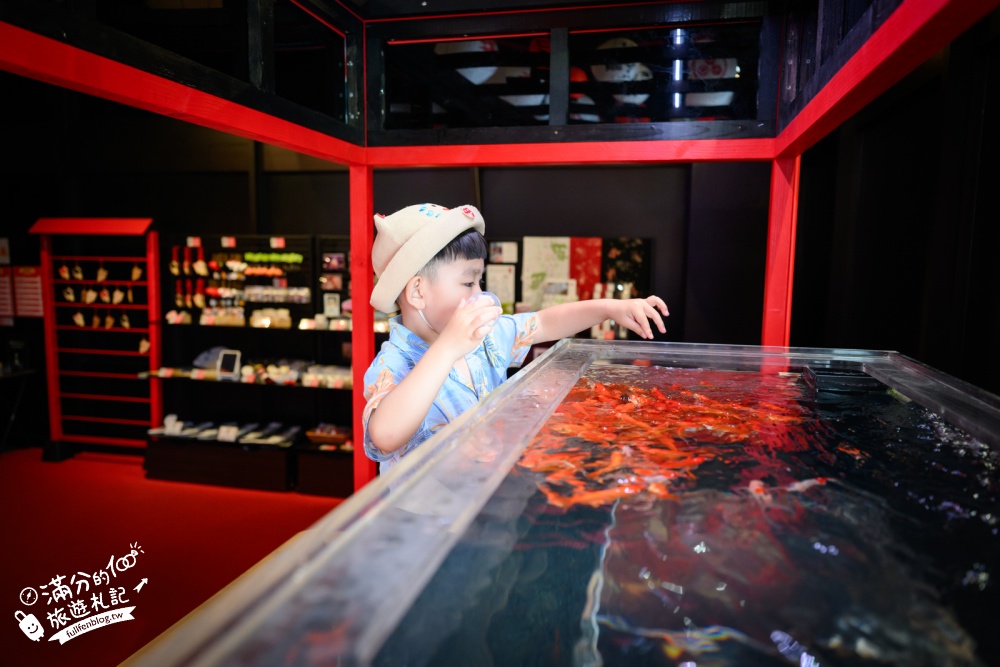 【2026沖繩金魚博物館】OKINAWA KINGYO MUSEUM，8大夢幻金魚藝術展區、門票交通資訊！ASHIBINAA Outlet室內景點