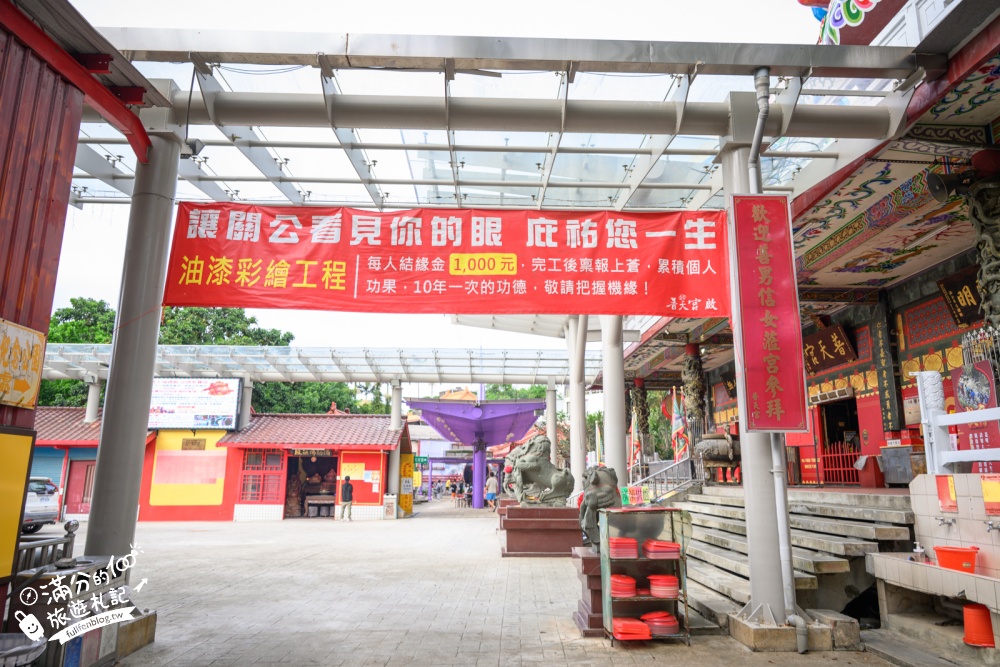 【新竹普天宮】古奇峰巨大關公像好震撼！仰望120尺關公地標，拜月老、求平安、參拜亮點與交通停車攻略！
