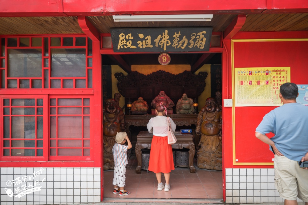 【新竹普天宮】古奇峰巨大關公像好震撼！仰望120尺關公地標，拜月老、求平安、參拜亮點與交通停車攻略！