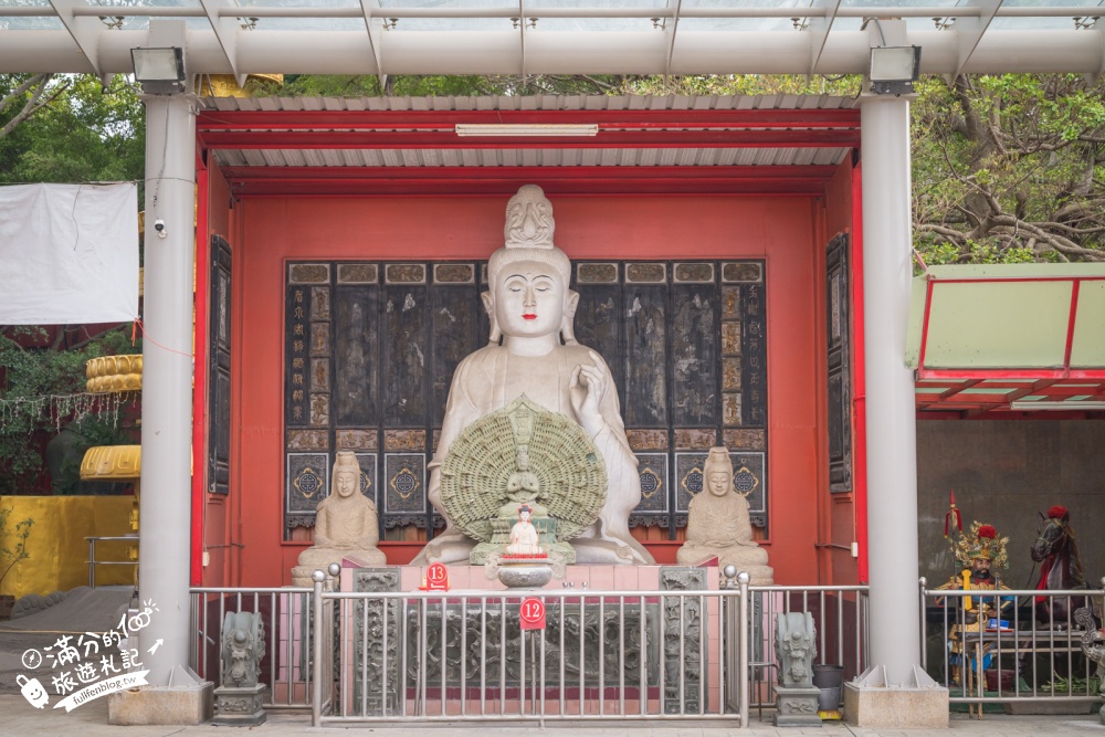 【新竹普天宮】古奇峰巨大關公像好震撼！仰望120尺關公地標，拜月老、求平安、參拜亮點與交通停車攻略！