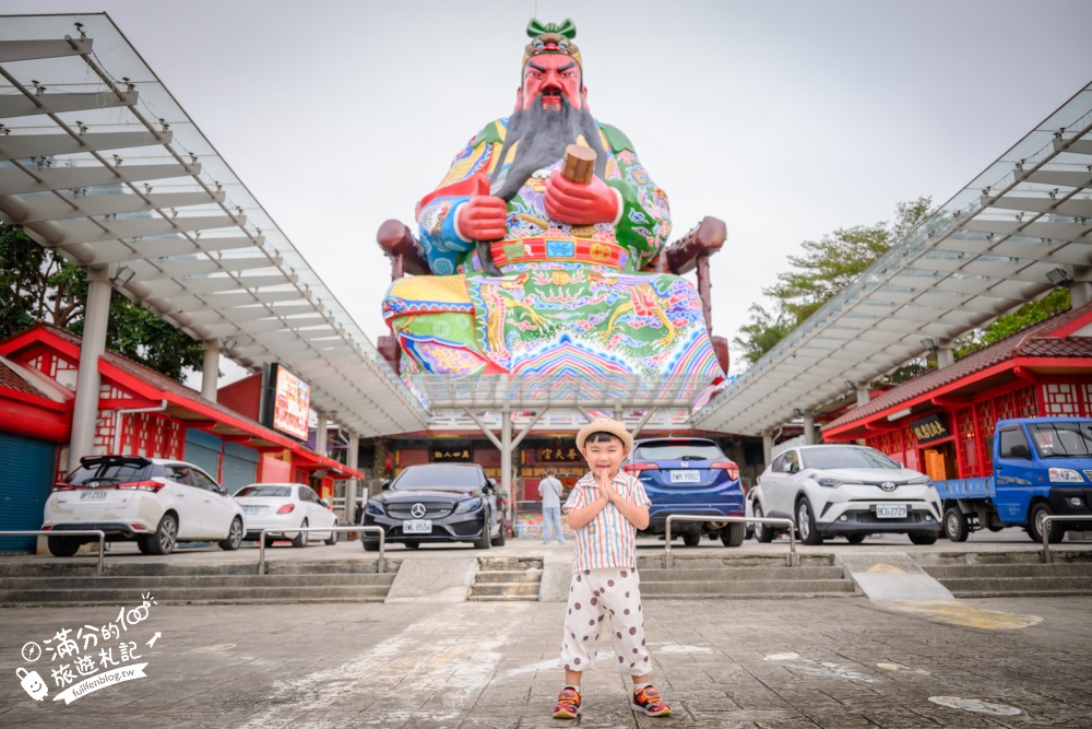 【新竹普天宮】古奇峰巨大關公像好震撼！仰望120尺關公地標，拜月老、求平安、參拜亮點與交通停車攻略！