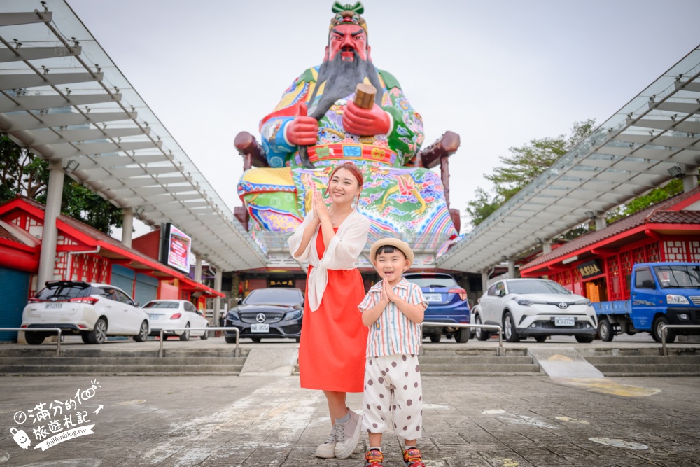 【新竹普天宮】古奇峰巨大關公像好震撼！仰望120尺關公地標，拜月老、求平安、參拜亮點與交通停車攻略！