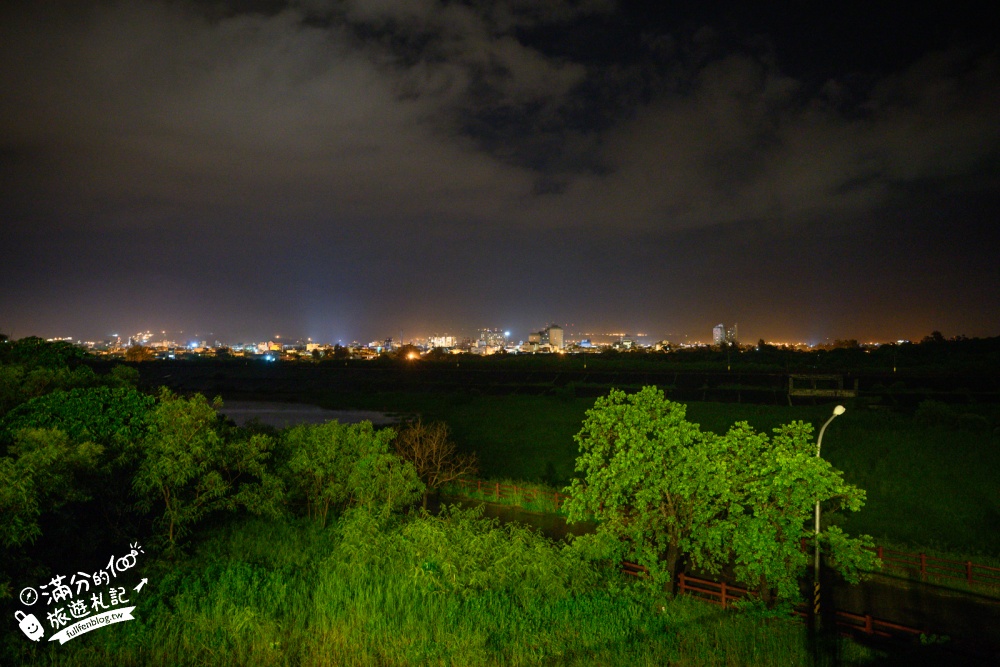 【2026恆春出火地質公園攻略】墾丁出火怎麼玩?水火共生奇景、夜間門票與交通資訊 【2026恆春出火地質公園攻略】墾丁出火怎麼玩?水火共生奇景、夜間門票與交通資訊
