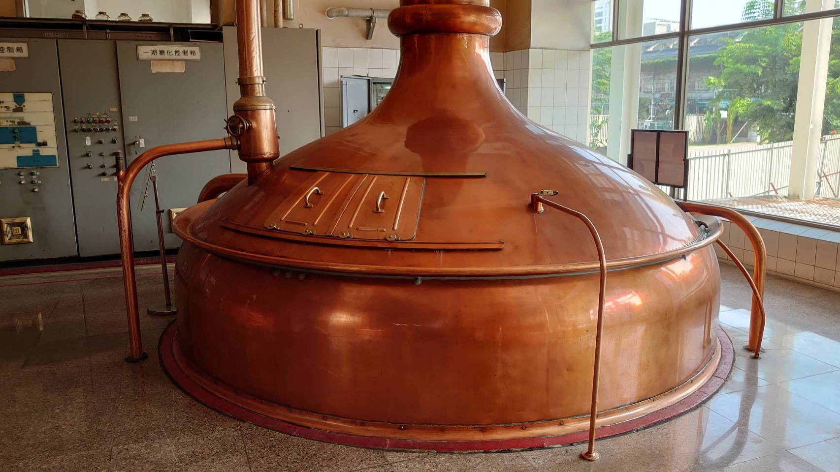 台中新亮點【烏日啤酒觀光工廠】巨無霸啤酒箱超欠拍,參加導覽品酒香,烏日酒廠順遊景點攻略!