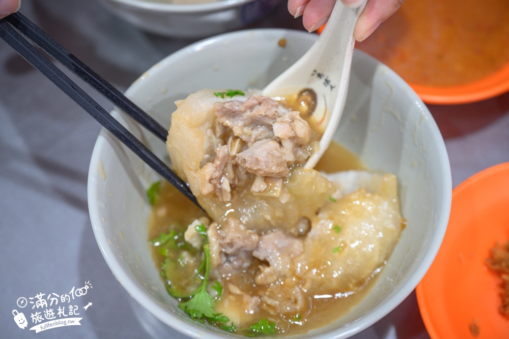 【淡水林記肉圓】直接來一套必吃肉圓.油粿+肉粽,四神湯平價給料飽滿,在地飄香30年好滋味!